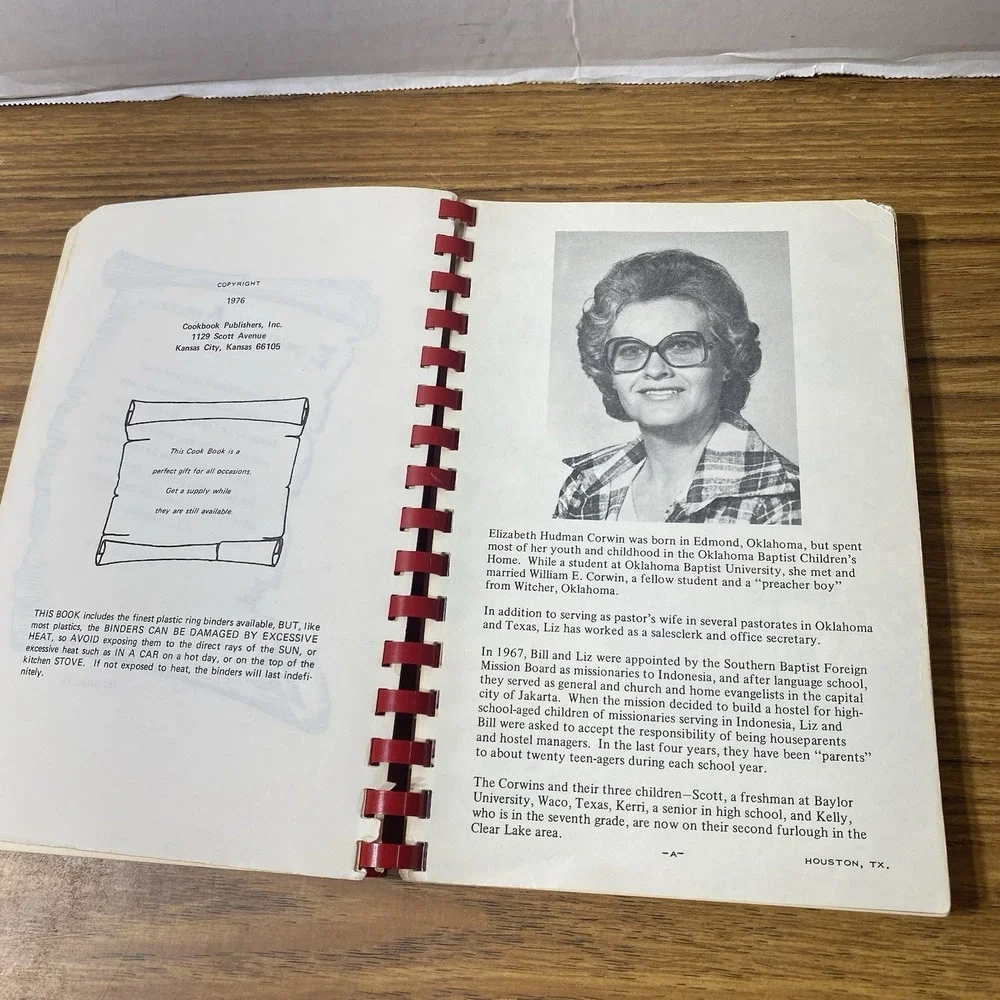 VTG 1976 Houston Texas Bicentennial Cookbook Liz Corwin Regional Recipes Comb